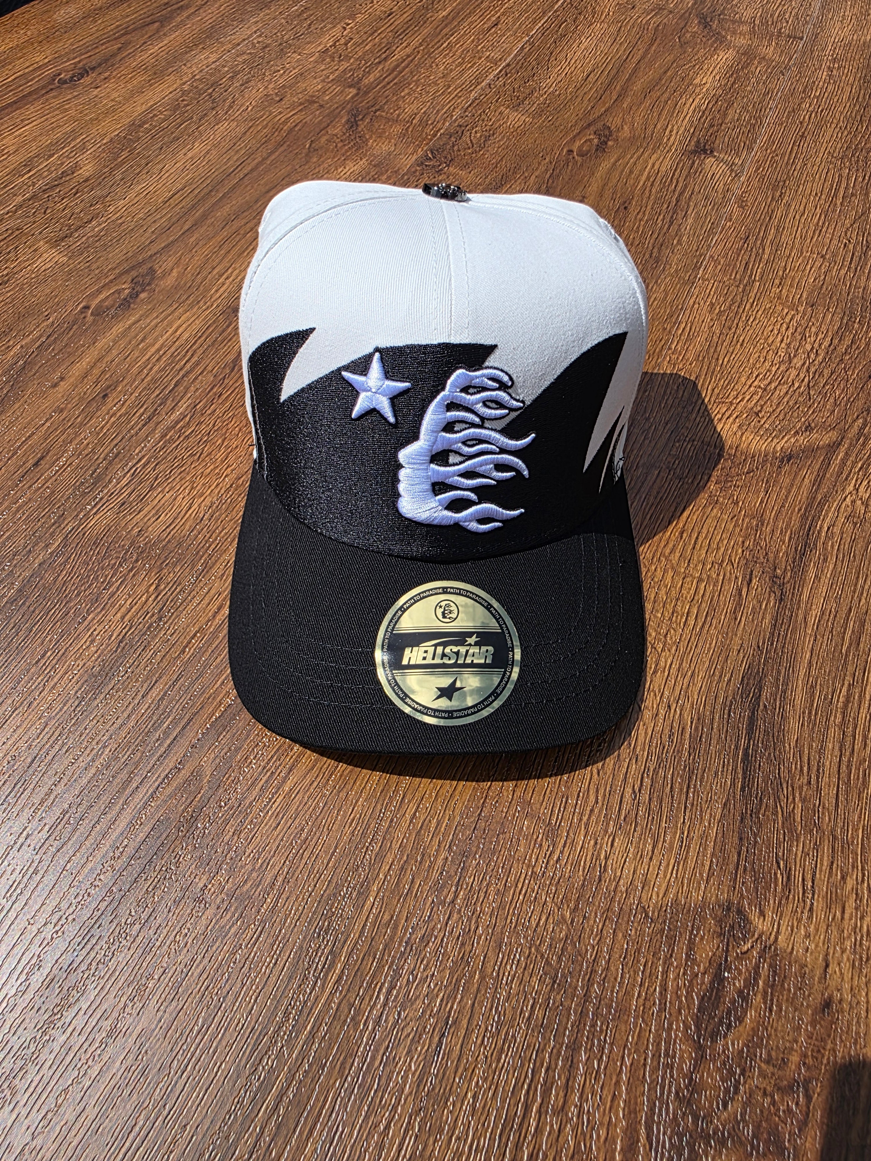 Hellstar cap blk/white hills