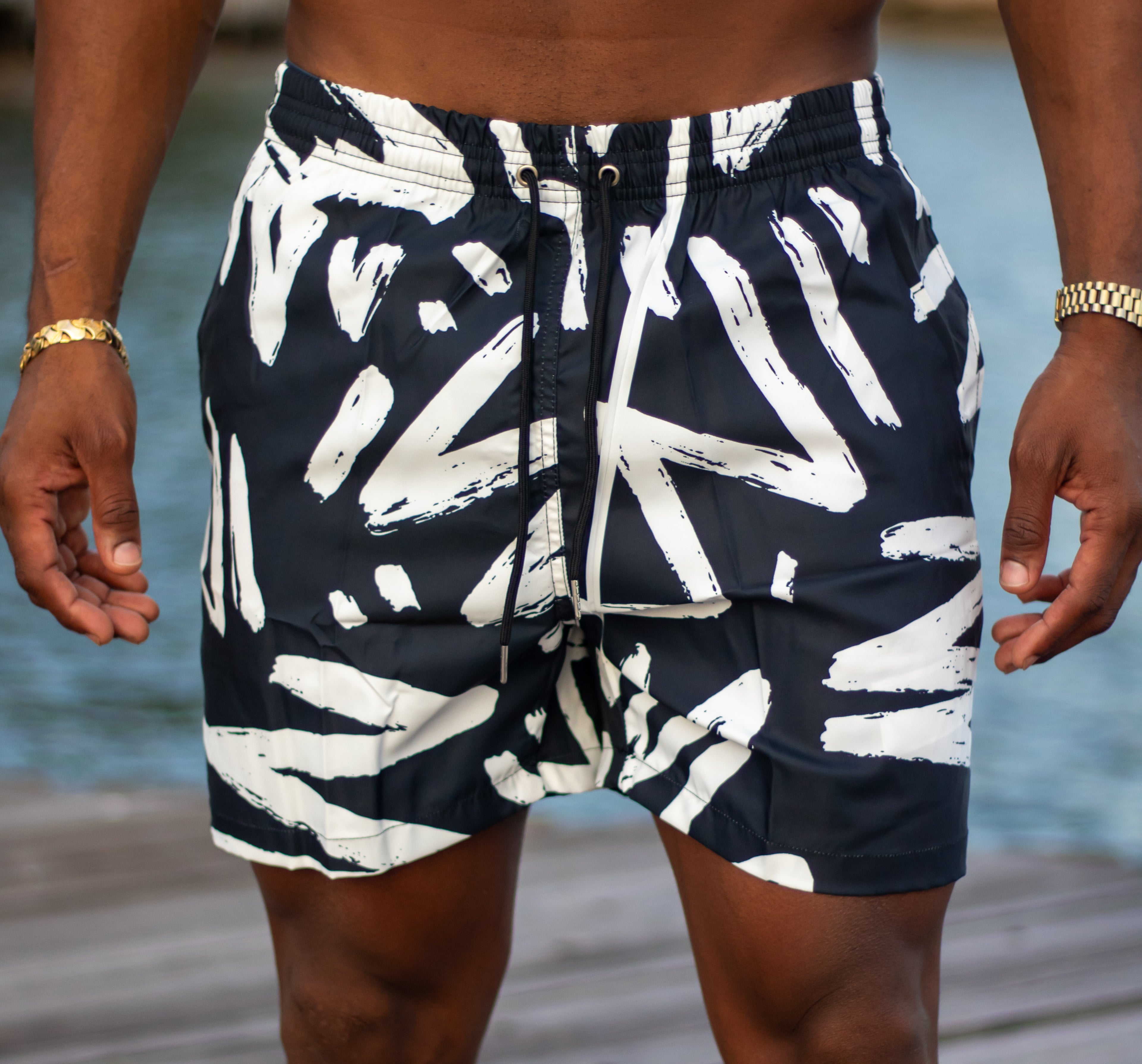 Graphic Shorts (black/white)